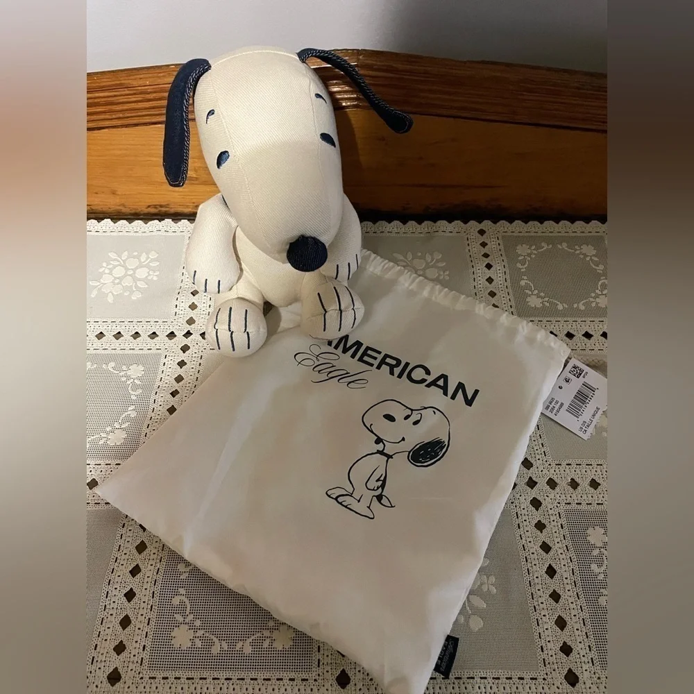 American Eagle “SNOOPY” limited edition plush NWT